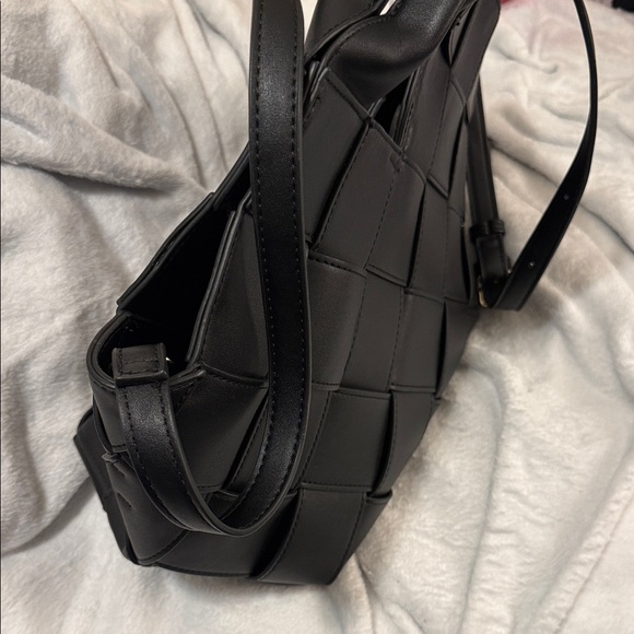 Urban Expressions Certified Vegan Chic Black Quilted hand/Shoulder Bag